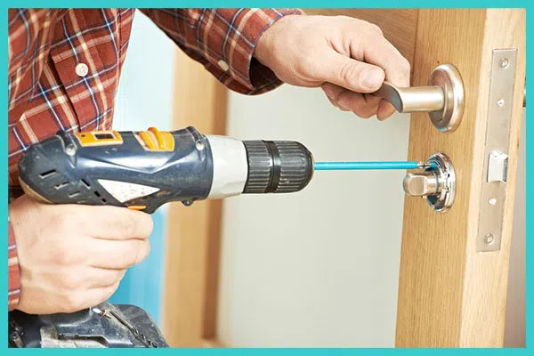 Advanced Locksmith Service Stratford, CT 203-433-3674 - 13-new-locks-20installation